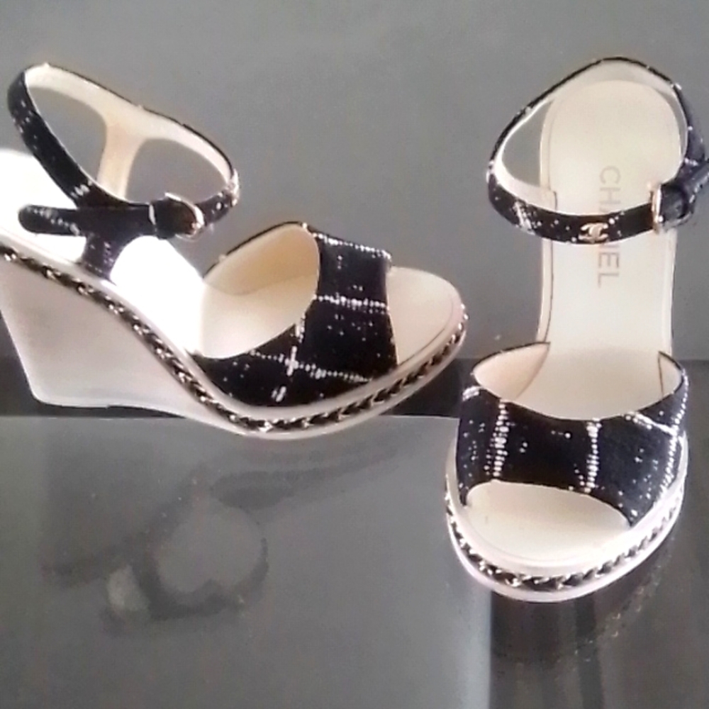 Coco Chanel 2014 interlocking Coco Chanel logo espadrilles black